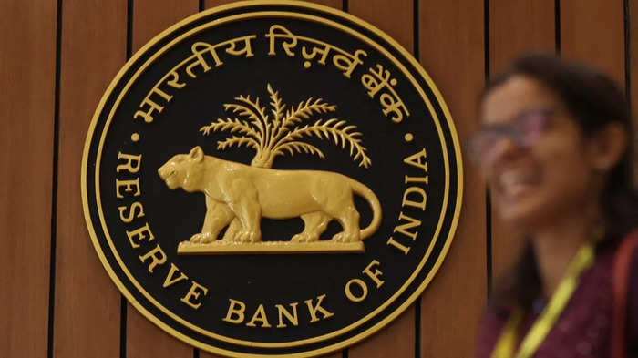 भारतीय रिजर्व बैंक (RBI) द्वारा द सिटी कोऑपरेटिव बैंक का लाइसेंस रद्द होने की सूचना, ग्राहकों को सुरक्षित राशि और वित्तीय स्थिति की जानकारी।