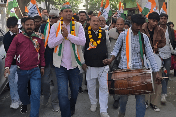 देहरादून नगर निकाय चुनाव में कांग्रेस की प्रत्याशी रोबिन तियागी की जीत का उत्सव देहरादून चुनाव 2025, रोबिन तियागी जीत, वार्ड 47, कांग्रेस बीजेपी चुनाव