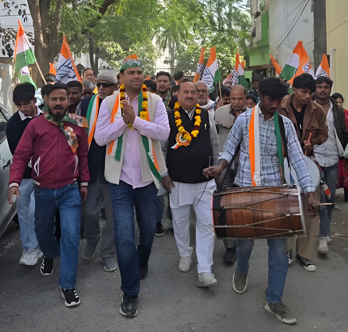 देहरादून नगर निकाय चुनाव में कांग्रेस की प्रत्याशी रोबिन तियागी की जीत का उत्सव देहरादून चुनाव 2025, रोबिन तियागी जीत, वार्ड 47, कांग्रेस बीजेपी चुनाव